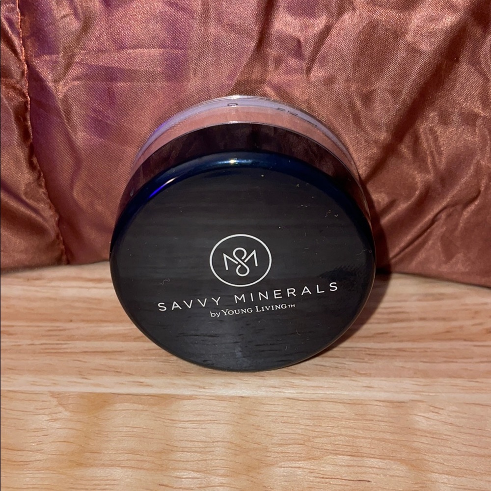 NWT Savvy Minerals Loose Powder. Color = Passionate. 1.8g - Picture 2 of 3